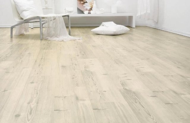 laminatgolv tall ljus färg bär tilldela samlingshus