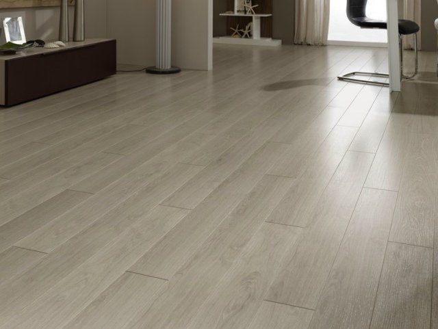 ljus laminat trevlig färg maritimt stilhus LEGNOPAN