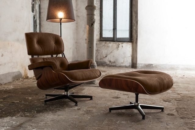 modernt-vardagsrum-möbler-relax-fåtölj-pall-läder-täckt-Domingo-Salotti