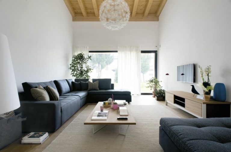 modernt vardagsrum soffa blå grå lounge calligaris lowboard soffbord