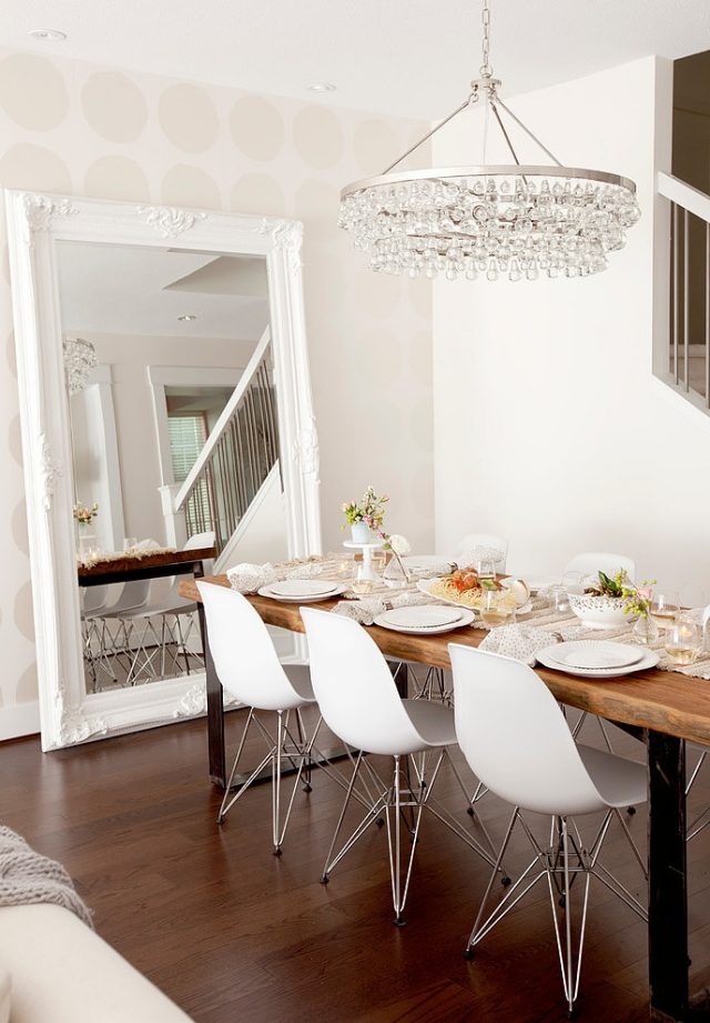Heminredning-matsal stolar-rum-förstora-vägg-glänt-spegel