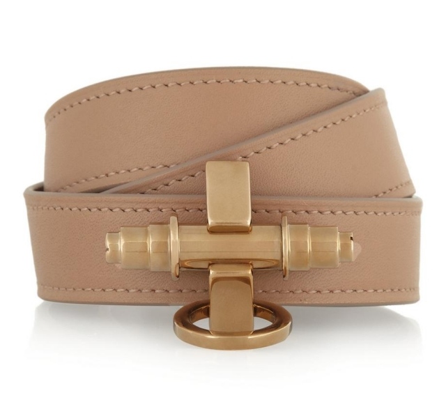 Givenchy-wrap-armband-design-beige-läder-metall-element-chic
