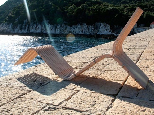 trädgårdsmöbler lounge design solstol trä boomerang ATMOSFERA