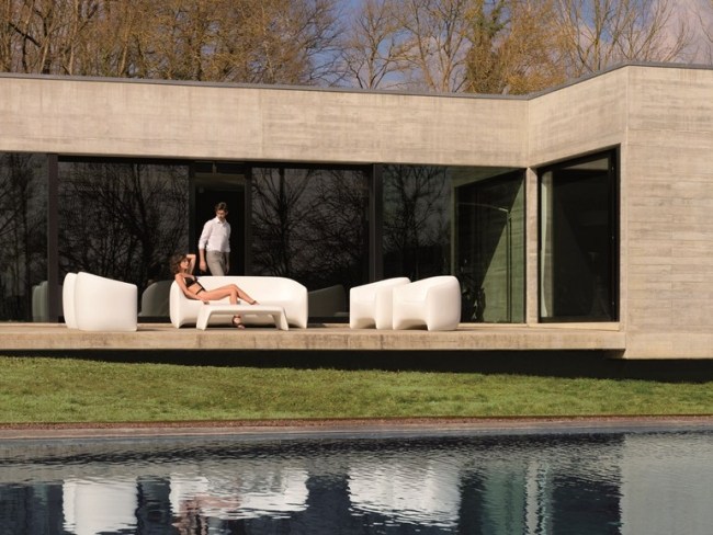 trädgårdsmöbler idéer lounge set terrass pool white blow vondom