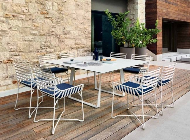 matsal möbler trädgård uteplats vita bordsstolar uppsättning Roberti Rattan Hamptons Graphics