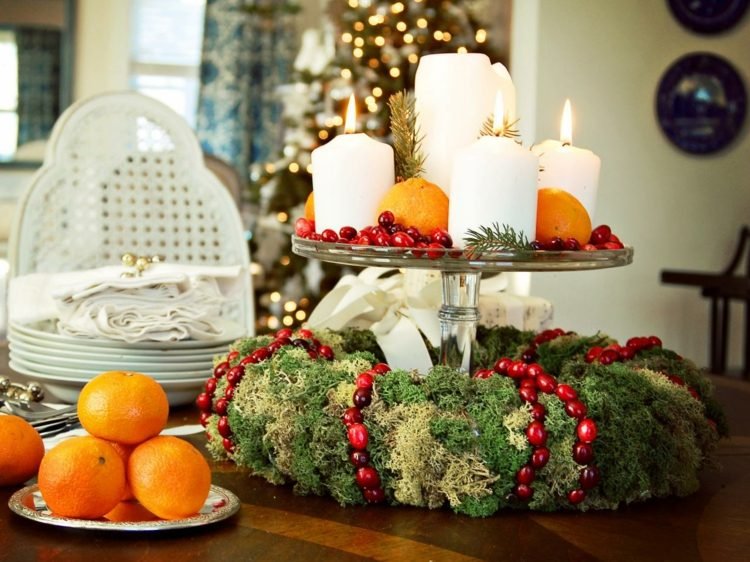 höst bord dekoration dessert stå idé moss krans bär apelsiner