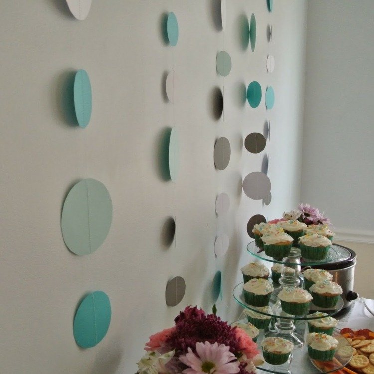 idéer för baby shower DIY dekoration skivor av turkos vägg dessert bord cupcakes