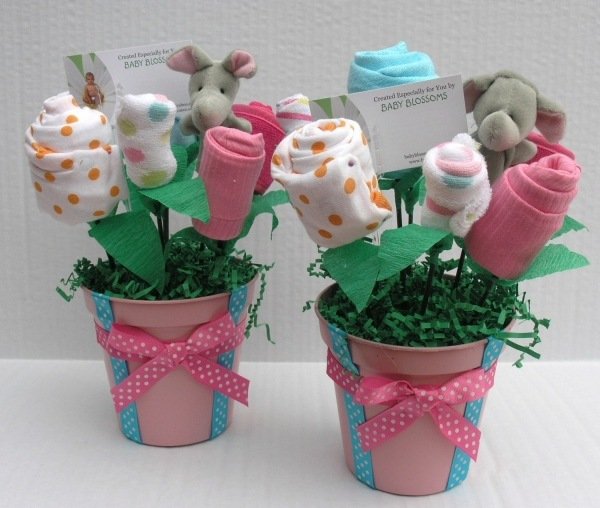 baby shower-gåvor-bukett-baby-strumpor-gör-själv