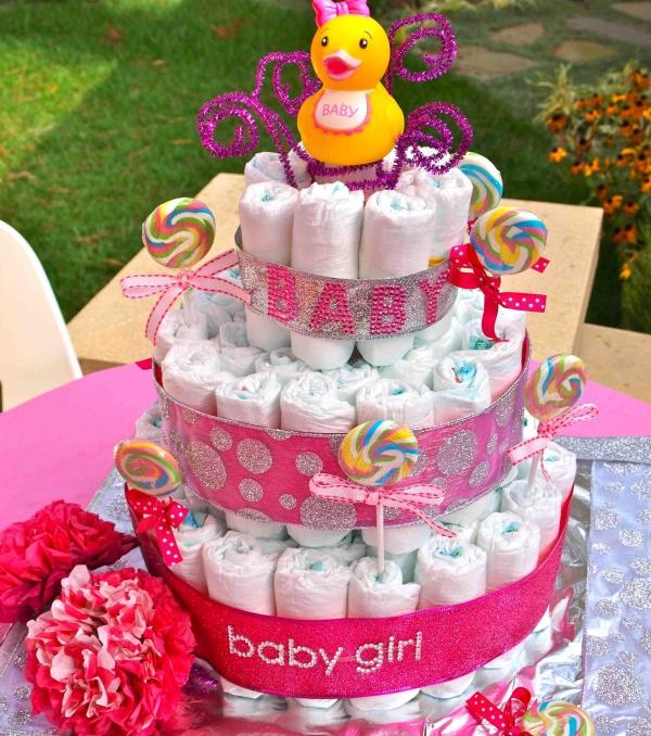 idéer-baby shower-blöjor-tårta-tjej-dekoration-slickepinnar