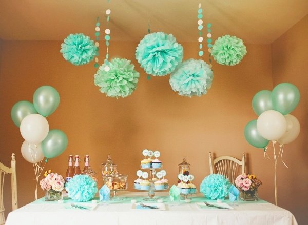 baby shower dekoration mintgröna pomponger ballonger