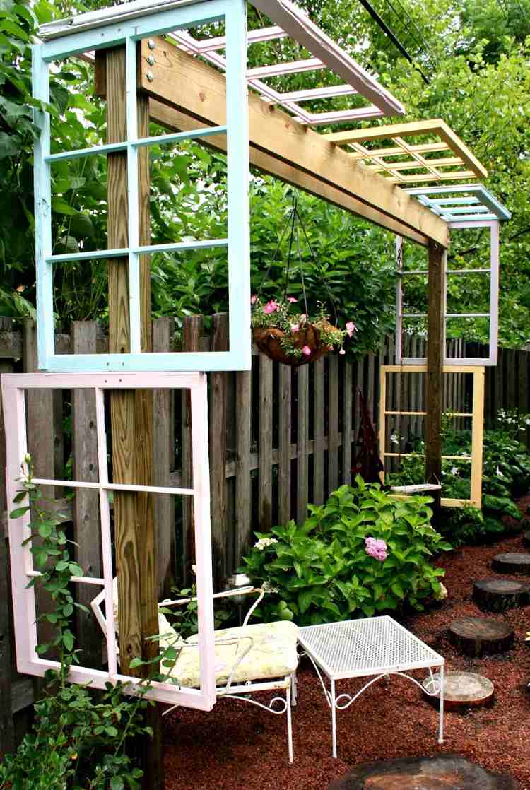 idéer-trädgård-dekoration-gamla-fönster-ramar-gör-det-själv-pergola-kreativt-trä