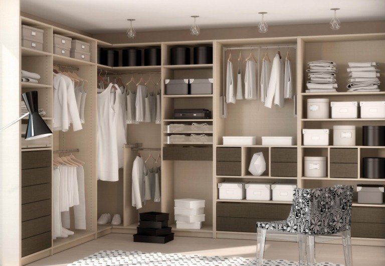 Ikea-hyllor-Kallax-walk-in-closet-lådor