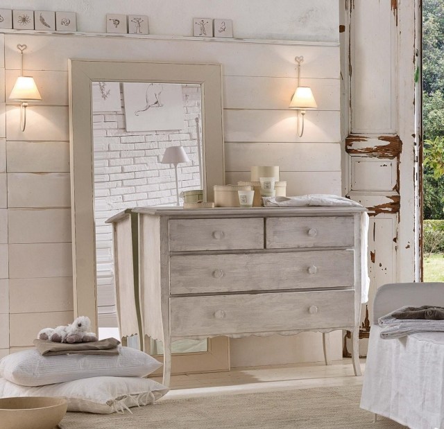 sovrum-idéer-design-shabby-chic-byrå-stående spegel