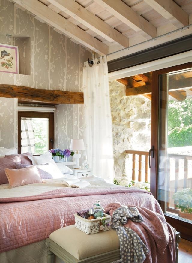 sovrum-loft-design-shabby-chic-tapet-grenar-mönster