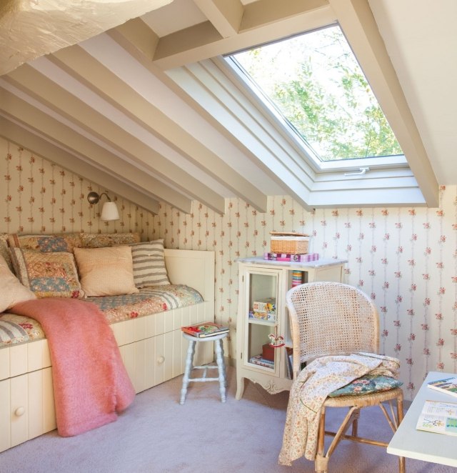 sovrum-loft-design-shabby-chic-takfönster-tapeter