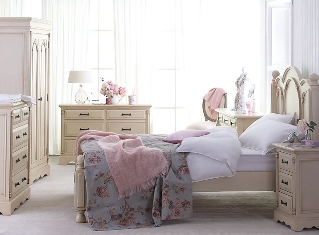 sovrum-shabby-chic-rosa-vit-grädde-färgpalett