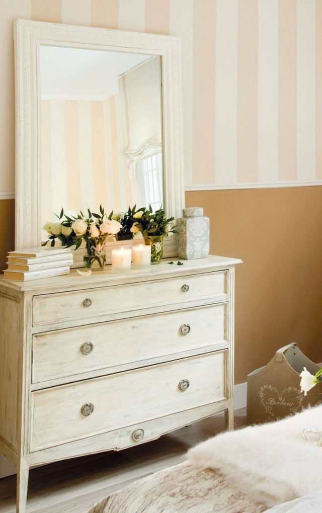 sovrum-möbler-shabby-chic-byrå-spegel