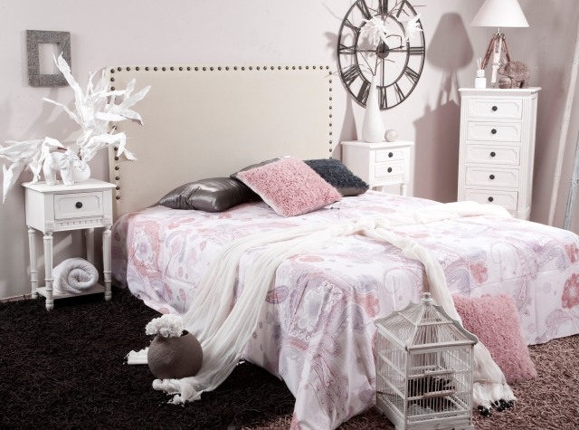 sovrum-design-shabby-chic-vit-rosa-romantisk