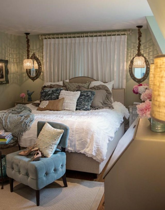 sovrum-design-shabby-chic-stil-vintage-vägg-spegel-taklampor