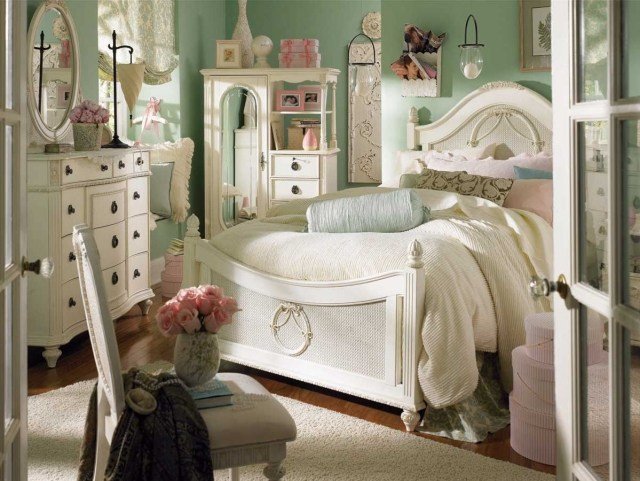 sovrum-design-shabby-chic-grädde-vita-möbler
