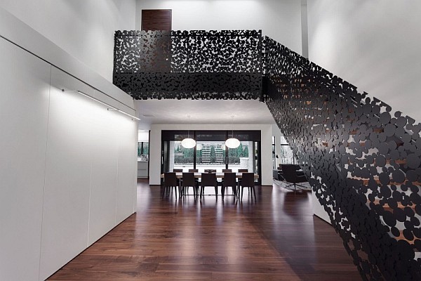 trappa-räcke-design-metall-svart-bubbla-mönster