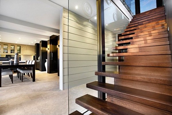 trästeg-glas-vägg-rumsavdelare-raka trappor
