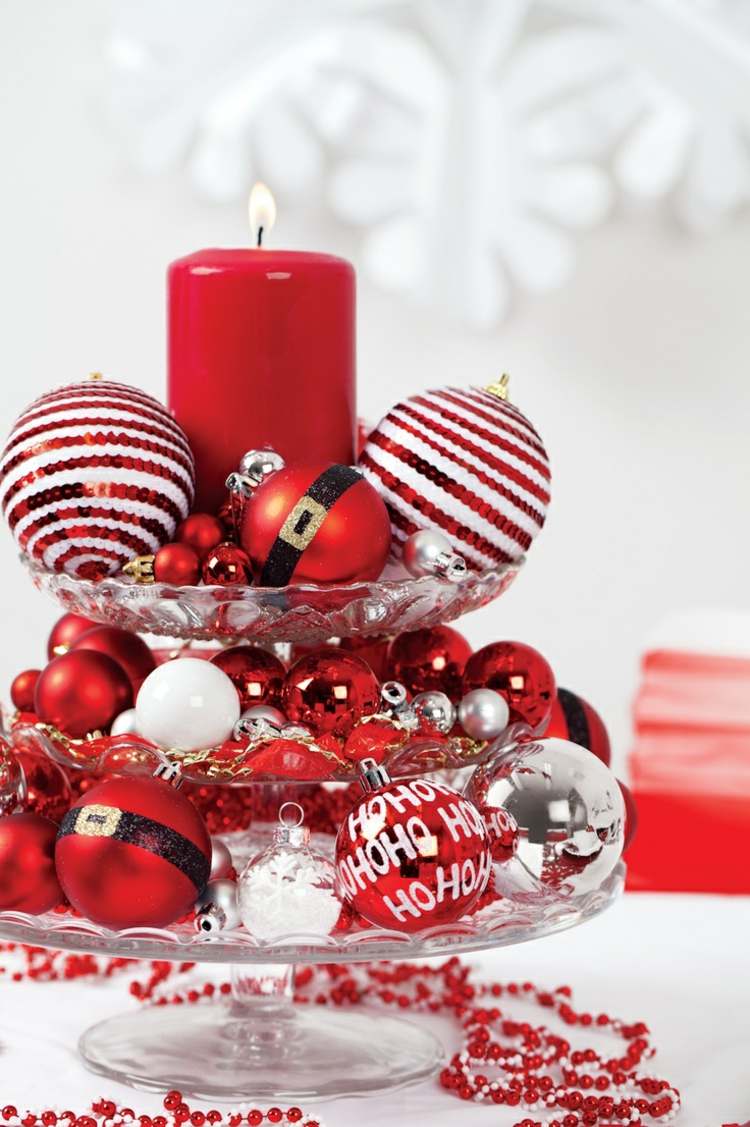 juldekoration idéer dessert stå julbollar rött vitt ljus