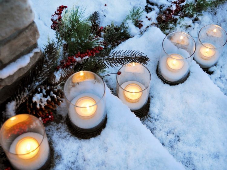 idéer juldekoration trädgårdssteg vindljus stearinljus romantik
