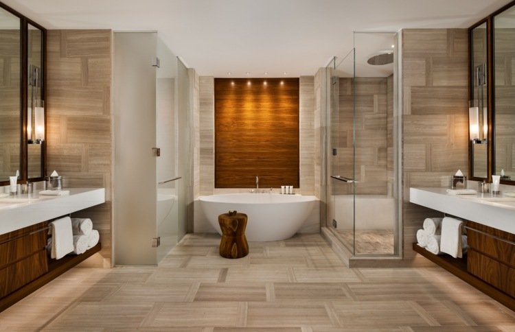 idéer-för-badrum-kakel-beige-sten-look-accent vägg-oval-badkar