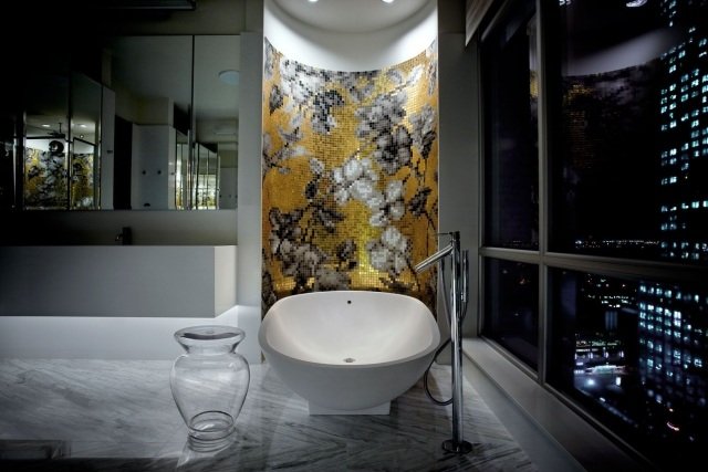 Idéer-för-badrum-kakel-extravagant-badrum-oval-badkar-mosaik-vägg