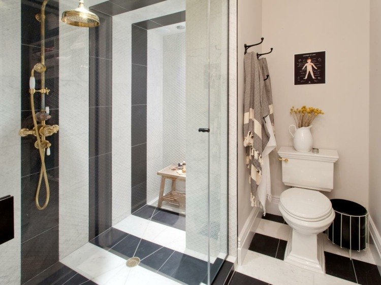 idéer-för-badrum-kakel-svart-vit-ädel-guld-beslag-dusch