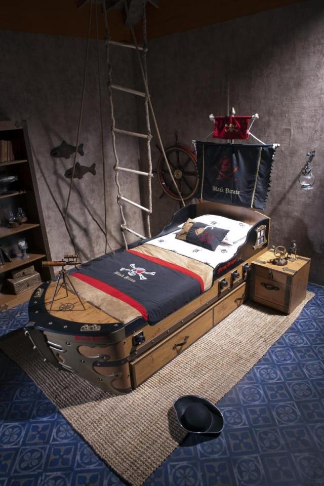barnrum-möbler-trä-säng-piratskepp