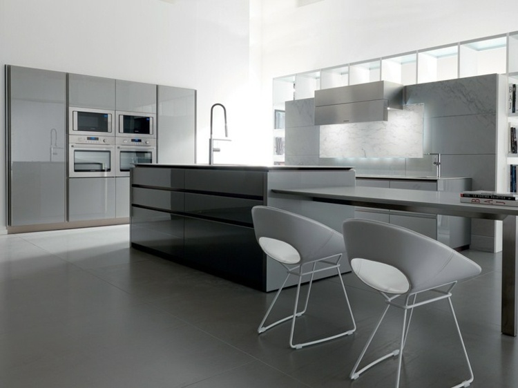 moderna inbyggda kök-marmor-toppade lackfronter-vitt-kök ö-matbord-matsal stolar-ugn