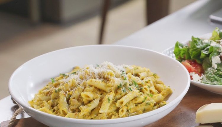 pasta-recept-jamie-oliver-15-minuters-pumpa-sås-ost