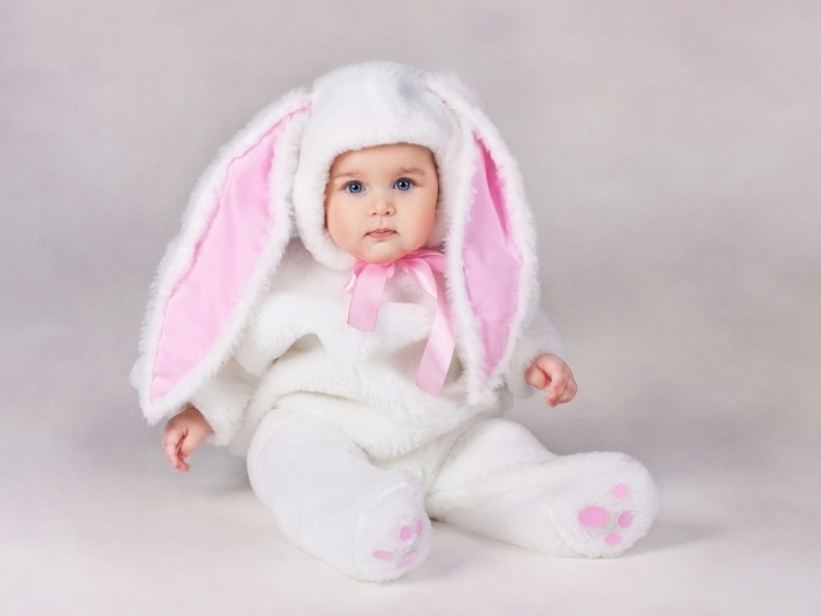 idéer-karneval-kostymer-baby-kanin-fluffig-vit-rosa-söt