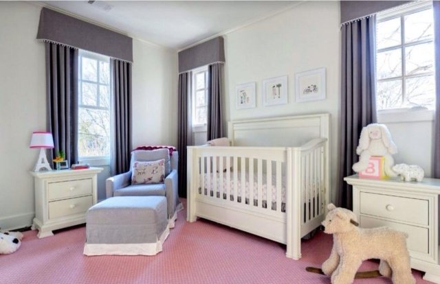 idéer baby room design dekor flicka lila gardiner rosa mattgolv