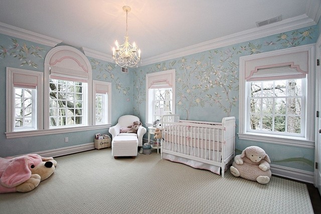 baby rum flicka väggdekoration träd vita möbler