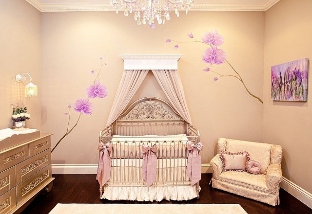 baby room girl vintage baby bed beige wall color wall sticker lila orkidéer