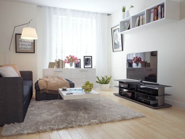 vardagsrum-små-möbler-neutrala-färger-ljus-trä-golv