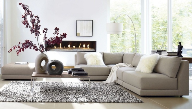 vardagsrum-neutral-färger-hörn-soffa-grå-beige-vägg spis