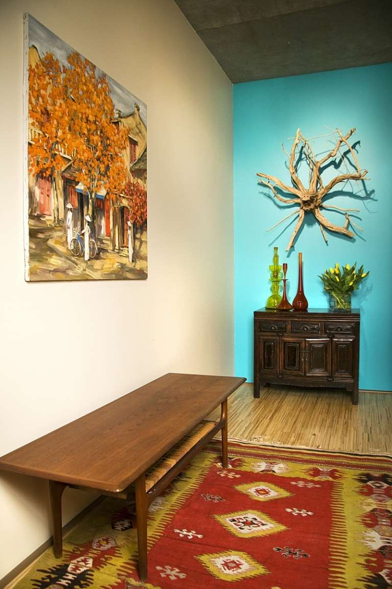 färgschema i korridoren exotisk design turkos orientalisk matta bänk