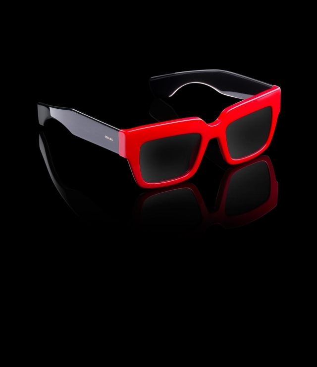 prada-2014-dam-kollektion-fyrkantiga-solglasögon-röda