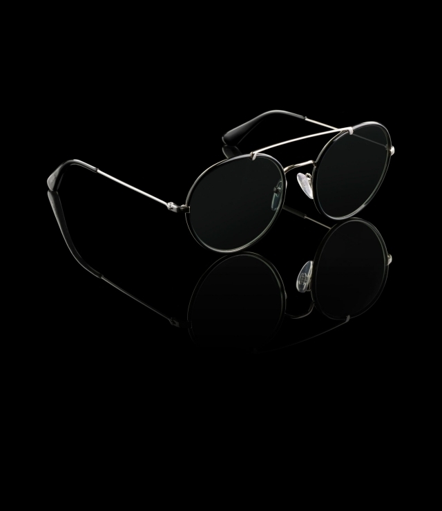 poliser-solglasögon-metall-lins-färg-prada-design
