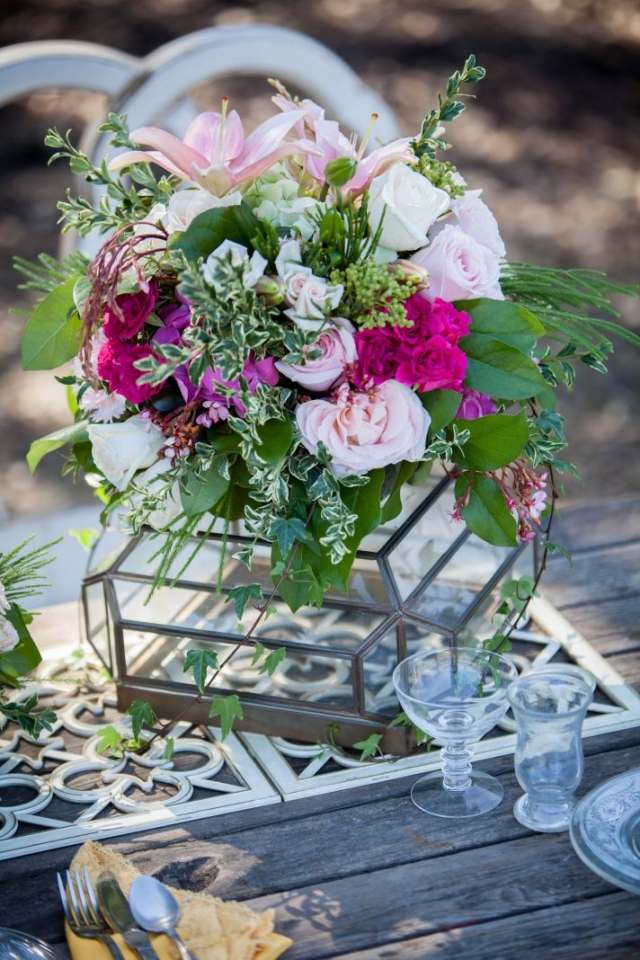 blommor-bröllop-dekoration-idéer-sommar-utanför