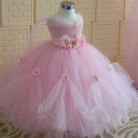 Vaaleanpunainen prinsessa -mekko