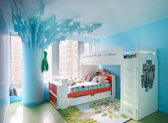 barnrum-vägg-färg-himmel blå-vit-trä säng-golv-stege