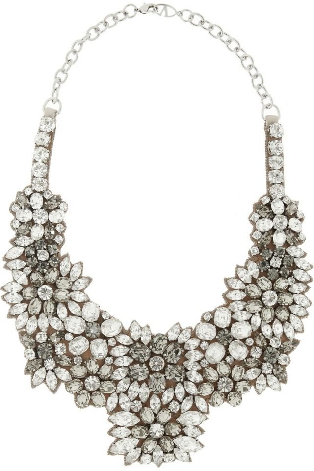 Prydnad-halsband-gjort-av-blommiga-dekorativa-pärlor-och-strass