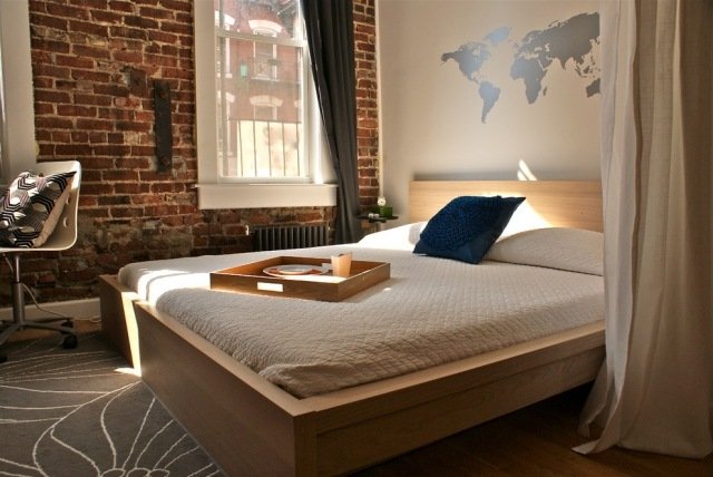 Mönster-vägg-stencil-världskarta-sovrum-trä-säng