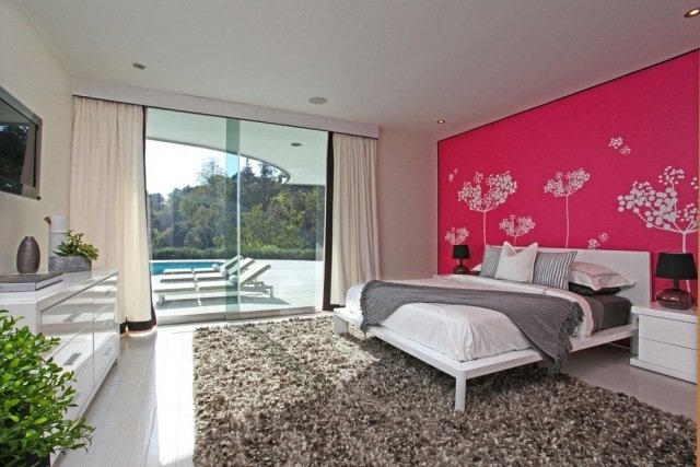 mönster-väggmålning-sovrum-abstrakt-blommor-rosa-väggfärg