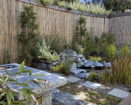trädgård staket bambu idé damm stenar sekretess skärm fram trädgård
